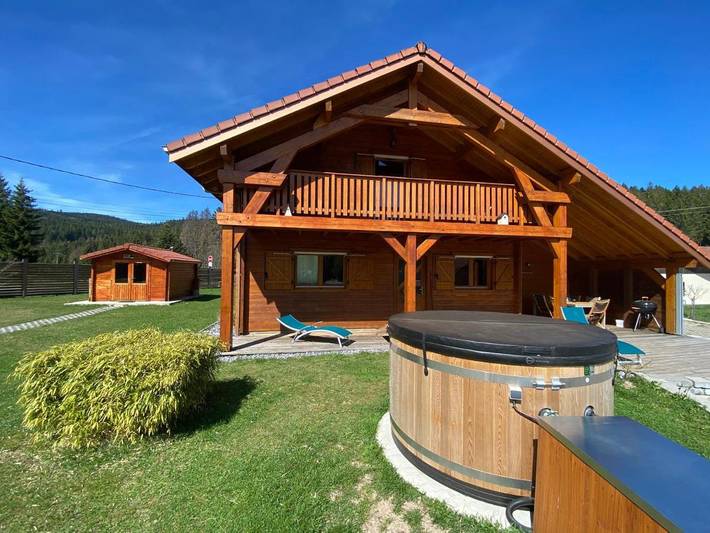 Chalet pour 6 personnes, avec piscine ainsi que jacuzzi et jardin, adapté aux familles à Xonrupt-Longemer