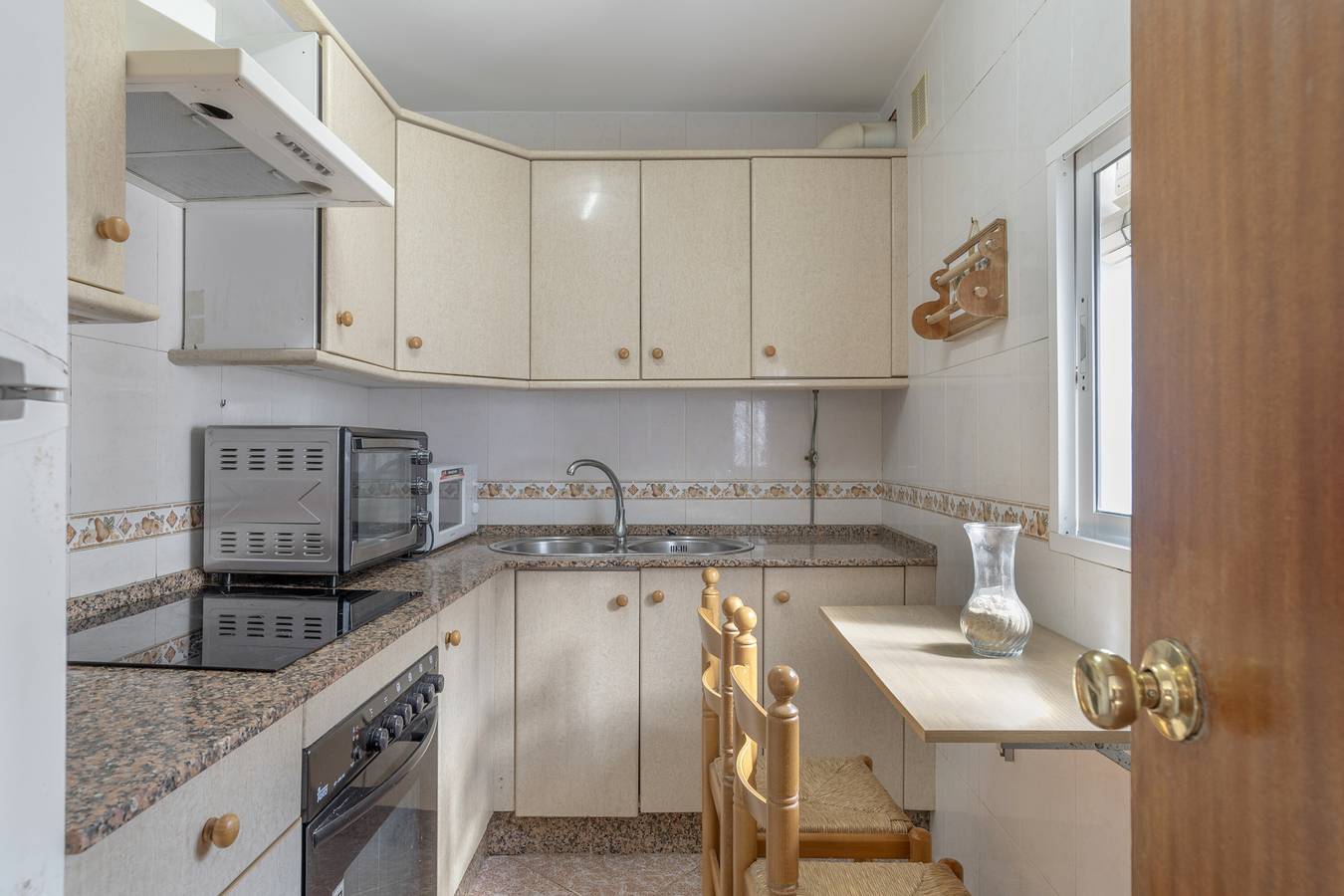 Entire apartment, Apartment 'Casa Amaro' with Mountain View, Private Terrace and Wi-Fi in Vejer de la Frontera, Costa de la Luz