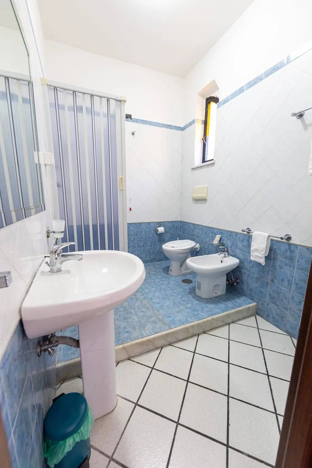 Bed and Breakfast H Pompeii Ruiins – Standard Dreibettzimmer 7 in Pompei, Nationalpark Vesuv