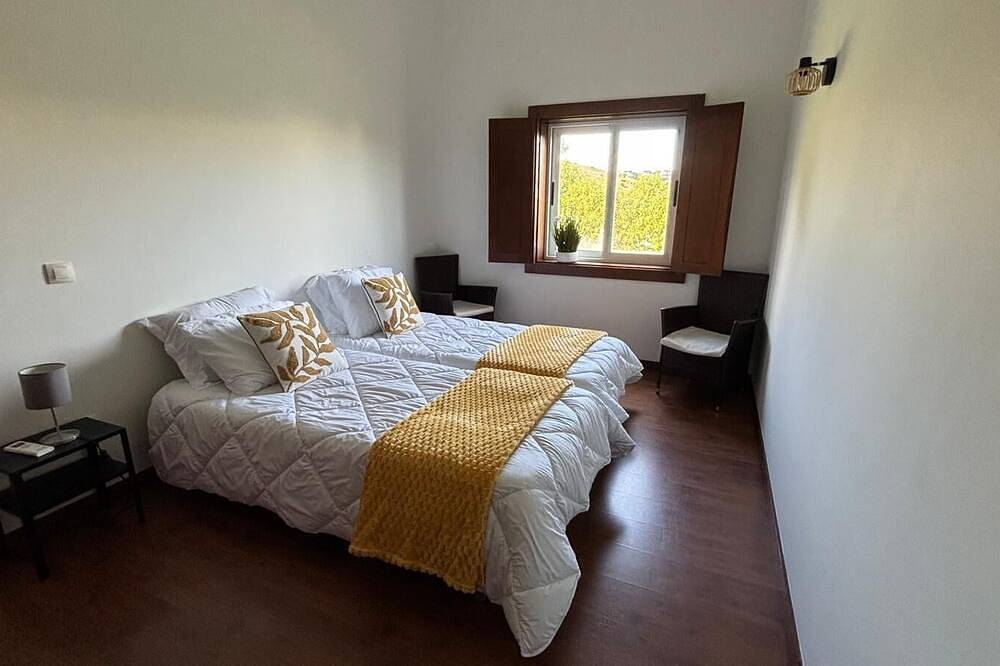 Pouso Du’Vagar is located in Cuba (Baixo Alentejo). The house is a spacious V4. in Cuba, Beja Distrikt