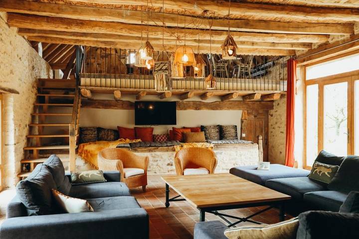 Location de vacances pour 29 personnes, avec piscine et jardin ainsi que jacuzzi et sauna à Journiac - 4