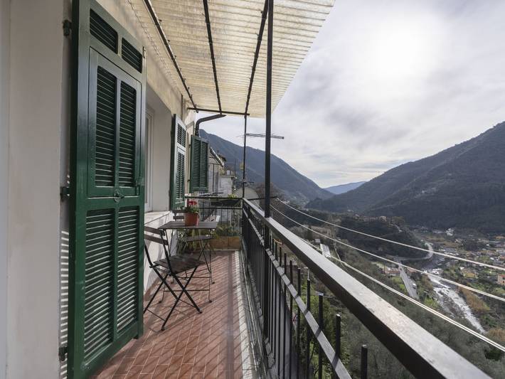 Ferienwohnung für 4 Personen, mit Balkon und Ausblick in Montalto Ligure