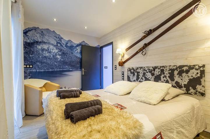 Gîte pour 8 personnes, avec terrasse et sauna ainsi que jardin et jacuzzi à Cevins