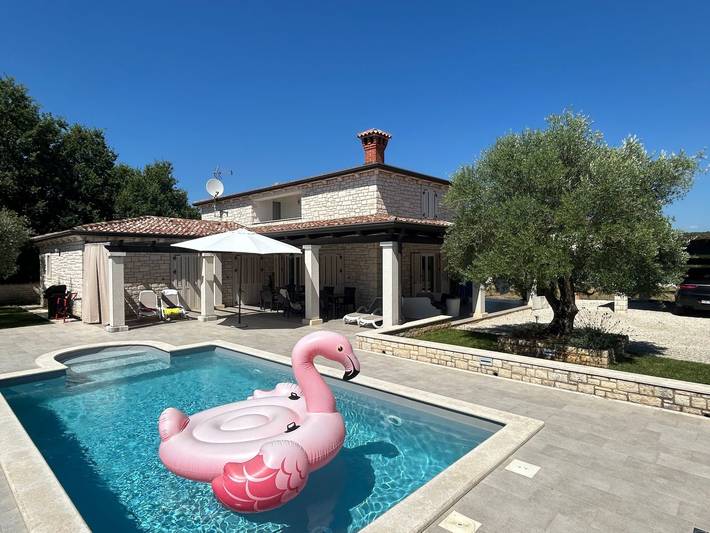 Ferienhaus für 8 Personen, mit Balkon und Terrasse sowie Garten und Pool in Žikovići