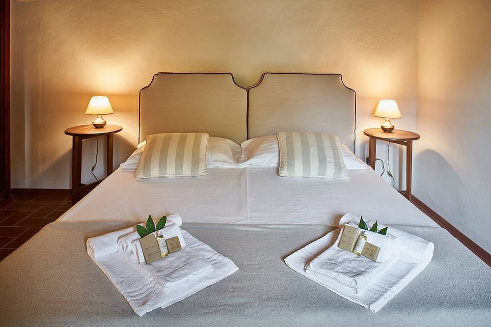 Sustainable Tuscan retreat,organic farm, panoramic views, pool,close to Florence in Fiano, Certaldo