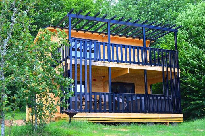 Chalet pour 8 personnes, avec piscine et terrasse, animaux acceptés