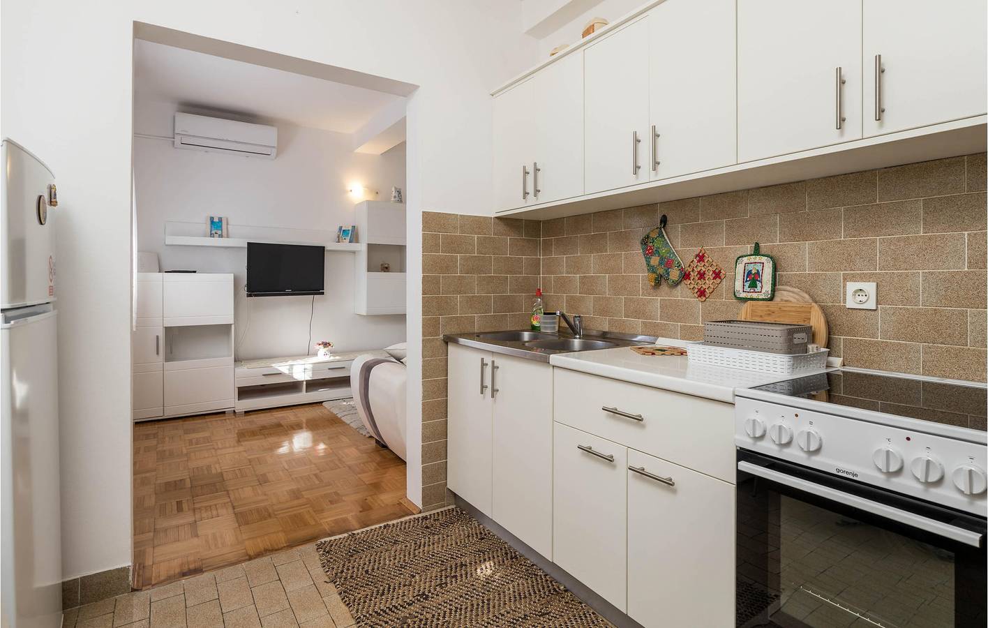 Ganze Ferienwohnung, Ferienwohnung für 4 Personen mit Terrasse in Stara Novalja, Pag