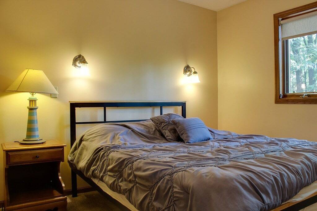 Arbor Dell Ein Block von den öffentlichen Bootsanlandungen von Lake Delton in Lake Delton, Sauk County