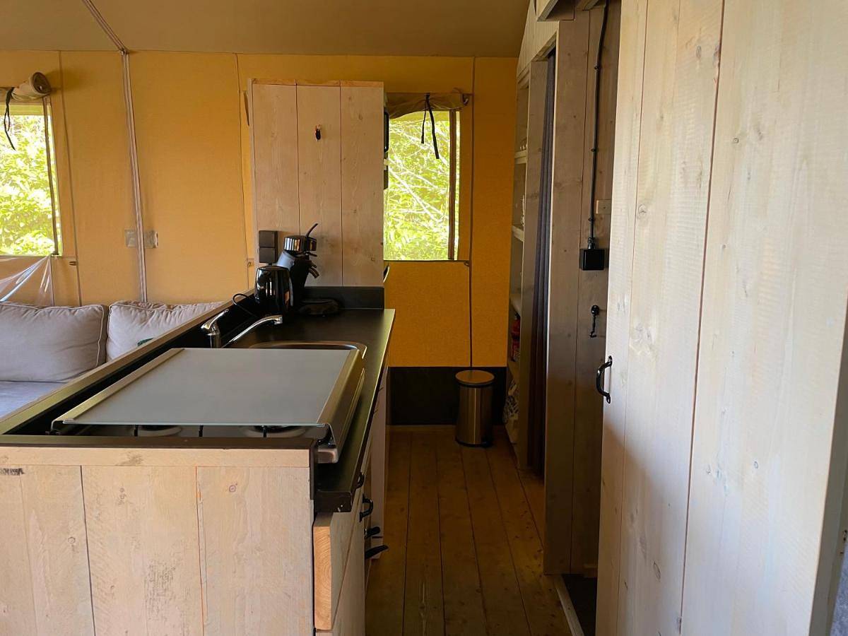 Luxe Safaritent in Grou in Nationaal Park De Alde Feanen