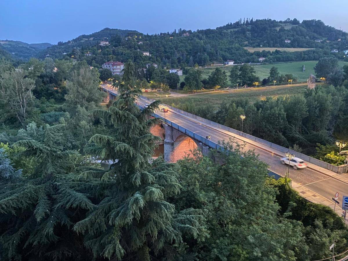 Appartement entier, Appartamento Lella con meravigliosa vista vicino al centro congressi zona Bagni con wi-fi,ascensore e area parcheggio in Acqui Terme, Province d'Alexandrie