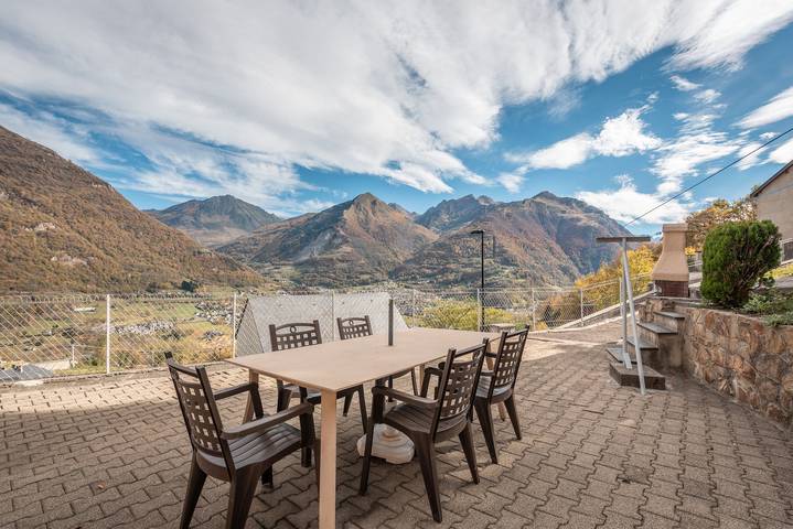 Location de vacances pour 6 personnes, avec jardin dans les Hautes-Pyrénées