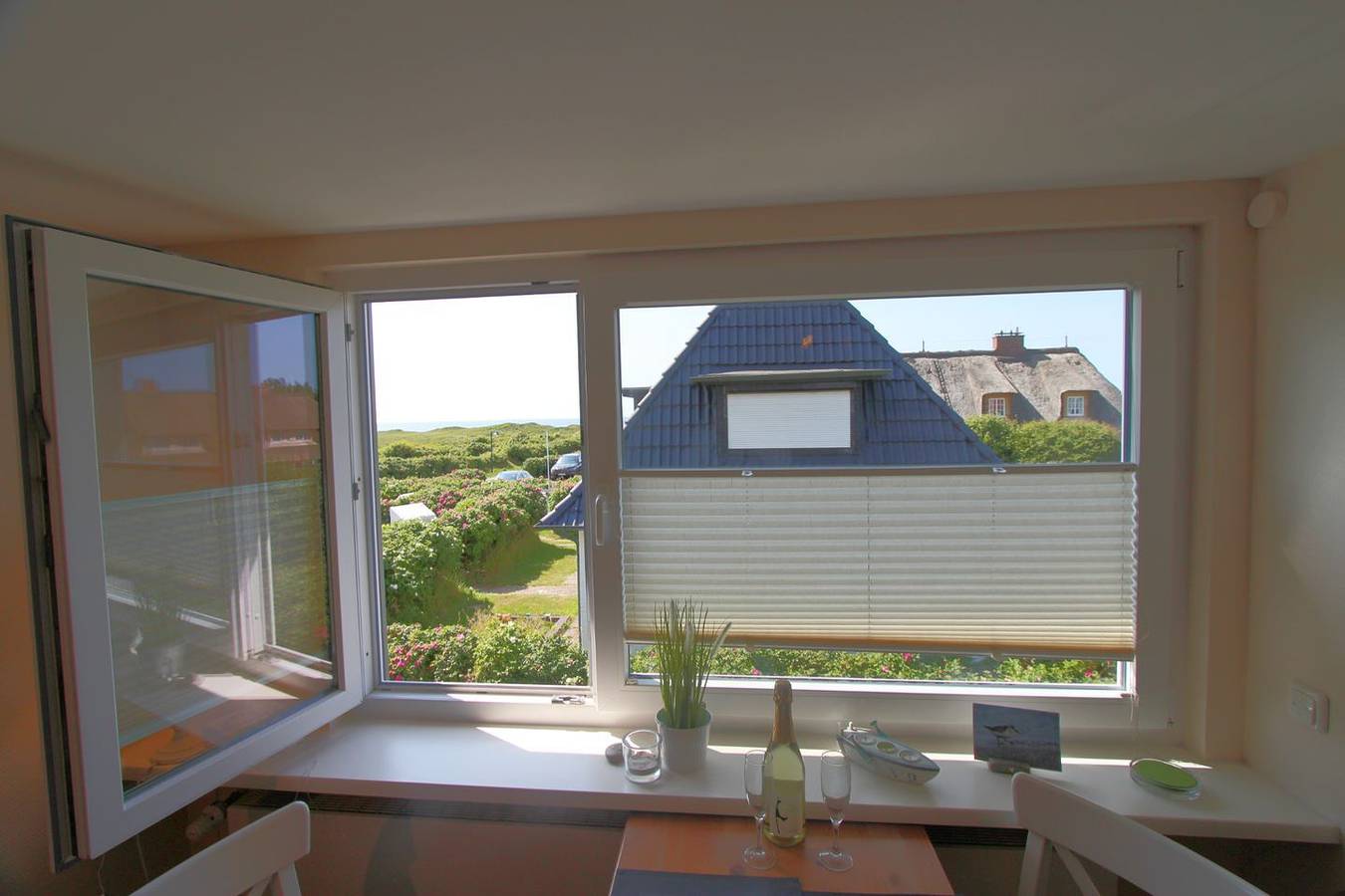 Ganze Wohnung, Geschmackvoll eingerichtetes Zwei-Zimmer-Appartement im Süden Wenningstedts in Wenningstedt, Sylt