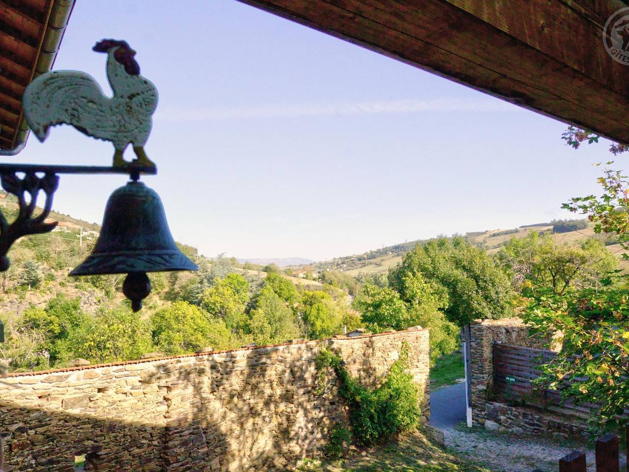 Geräumiges Familienlandhaus in Sycomores in La Terrasse-sur-Dorlay, Regionaler Naturpark Pilat