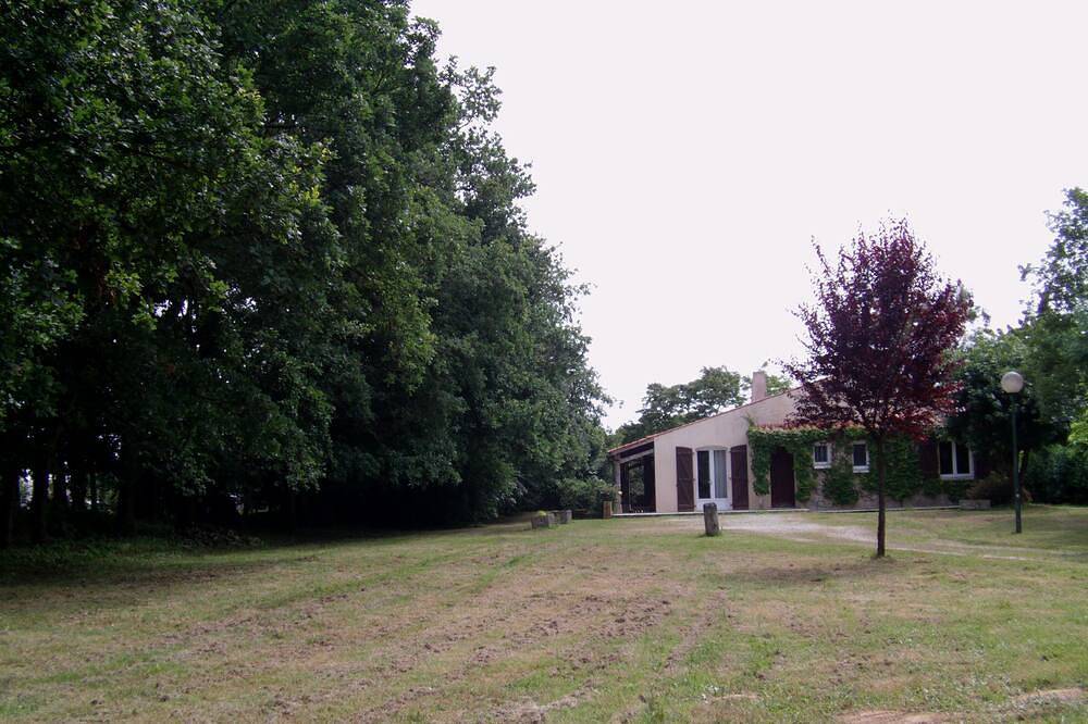 Jolie maison classée 3* Située à Dompierre Sur Mer, 5 Kms De La Rochelle in Dompierre-sur-Mer, Région de La Rochelle