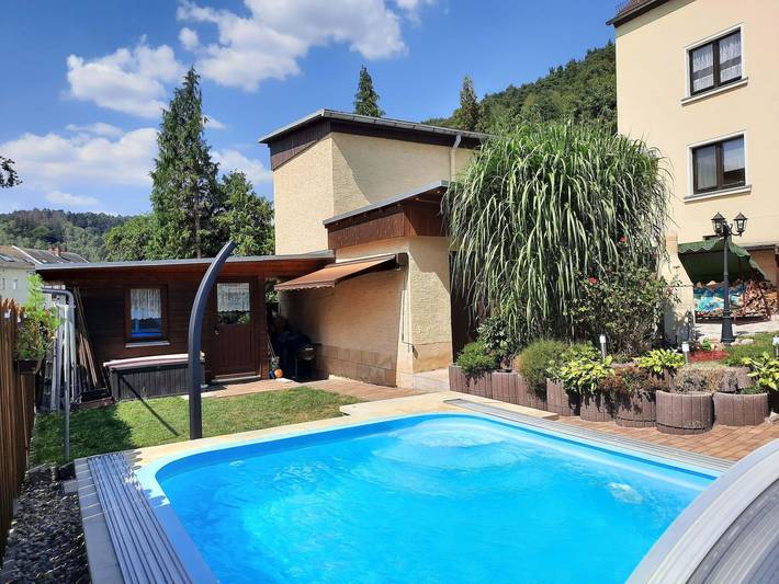 Ferienwohnung für 8 Personen, mit Balkon und Terrasse sowie Pool in Rathmannsdorf