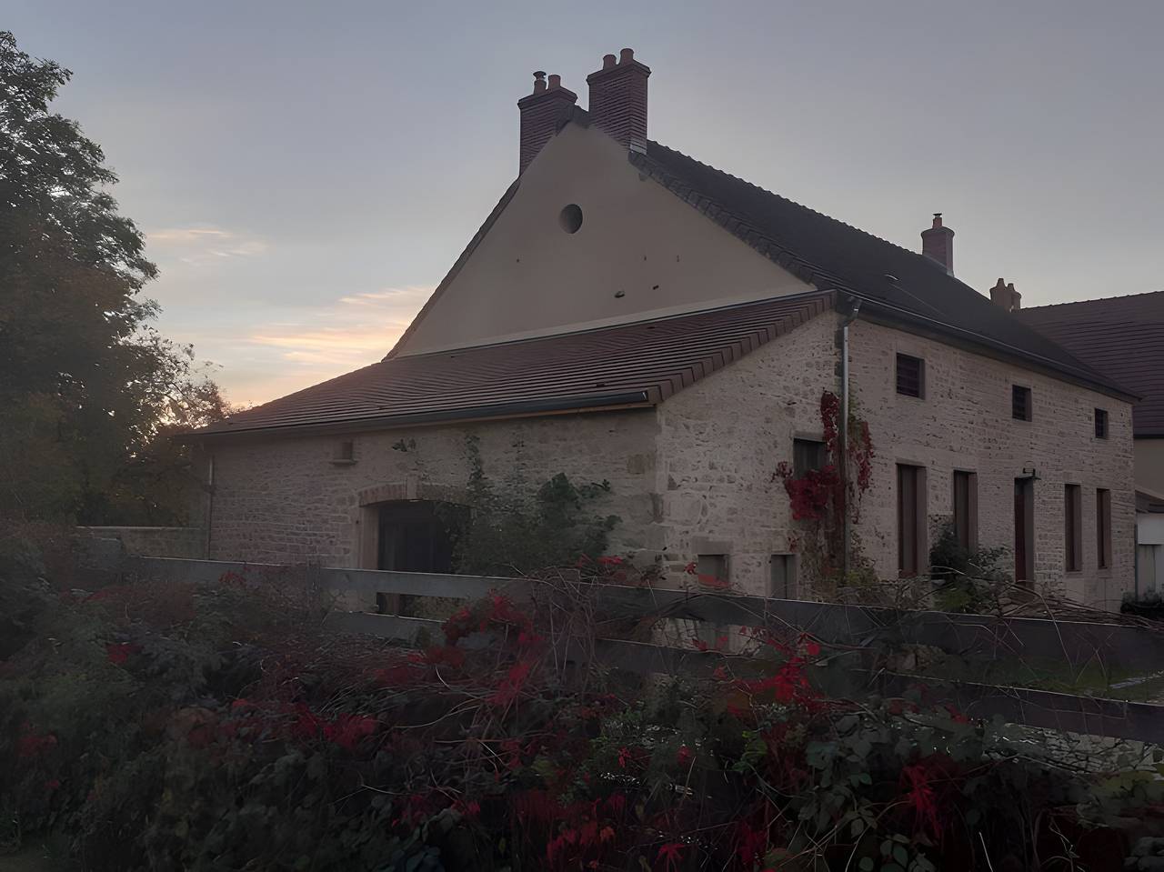 Gîte de Preney : maison de vacances avec terrasse et jardin privés in Saulieu, Région de Montbard