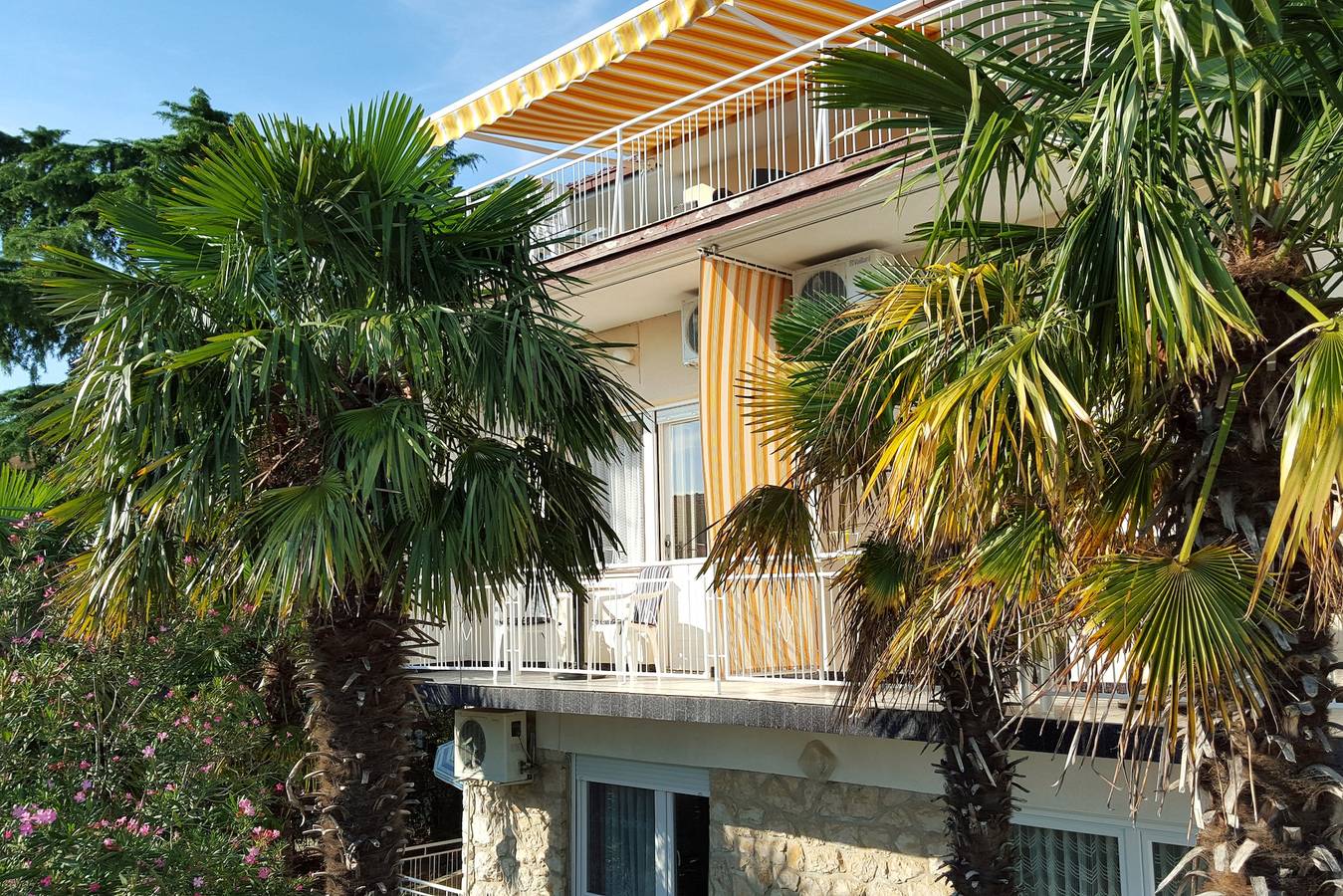 Ganze Wohnung, 1-Zimmer-Ferienwohnung mit Terrasse und Meerblick Dramalj (Crikvenica) A-2397-c in Dramalj, Primorje-Gorski Kotar