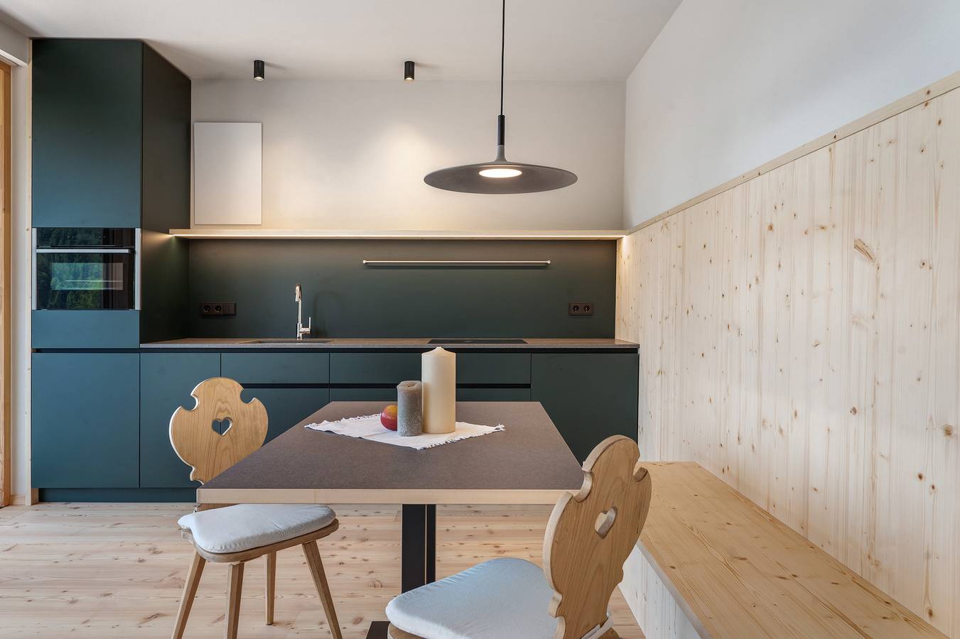 Ganze Wohnung, Ferienwohnung 'Lodge Picea' mit Bergblick, privater Terrasse und Wi-Fi in Falzeben, Hafling