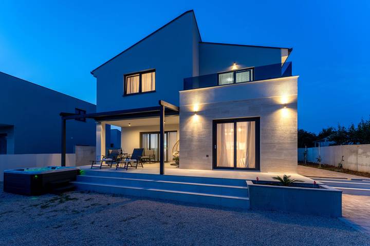 Ferienhaus für 8 Personen, mit Whirlpool und Garten, kinderfreundlich - 1