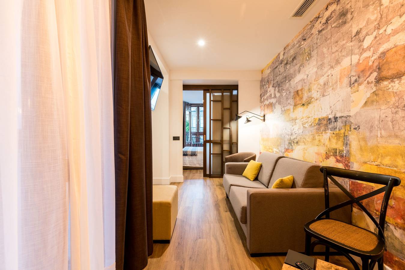 Ganze Wohnung, Suite Balkon Magdalena: Private Terrasse, Pool & Wlan im Herzen von Sevilla in Casco Antiguo, Sevilla