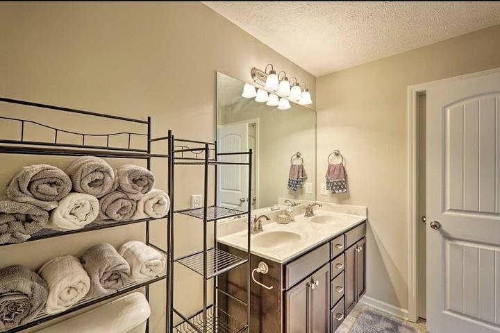 Vacation rental for 10 people, with yard in La Vergne