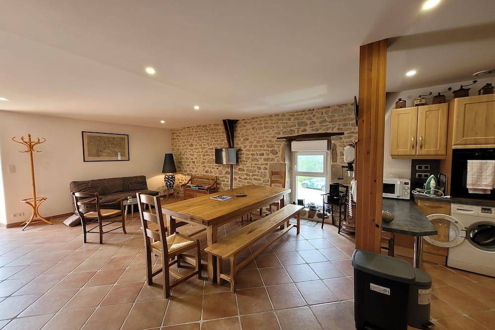 Maison de village avec terrasse in Pérols-sur-Vézère, Région d'Ussel