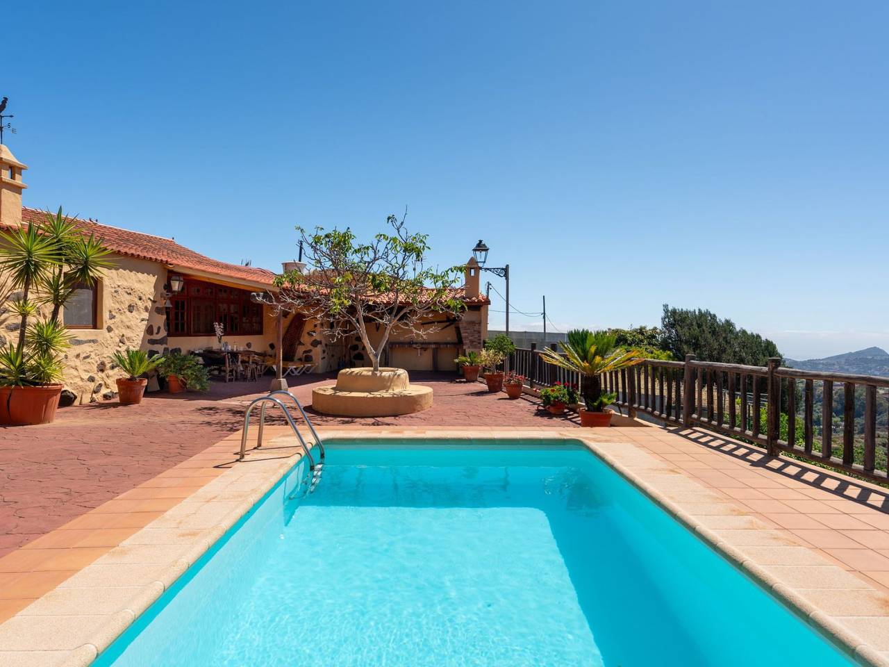 Kanarische Finca mit Pool und herrlicher Aussicht in Vega de San Mateo, Grande Canarie du Nord