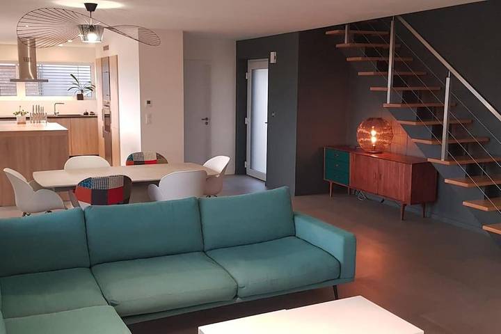 Gîte pour 4 personnes, avec terrasse ainsi que vue et piscine, adapté aux familles à Logelheim