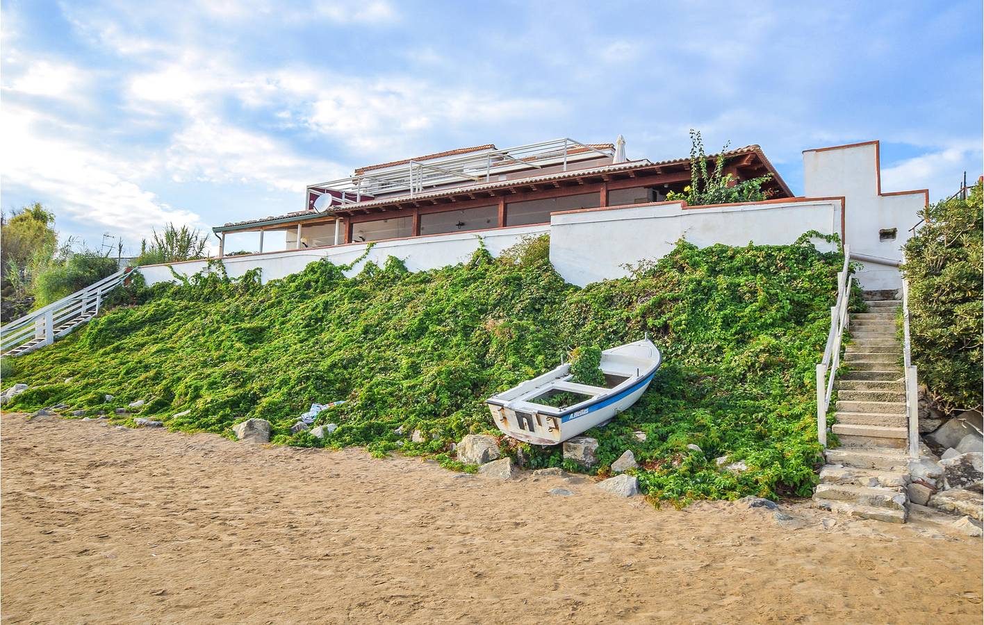 Seaside Apartment with Garage Parking & WiFi in Tegolaio, Pozzallo