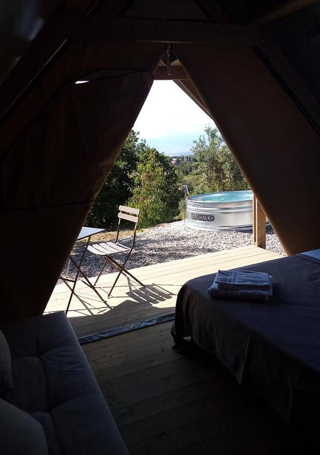 Camping für 2 Personen, mit Balkon und Terrasse sowie Garten und Kinderpool in Kalabrien