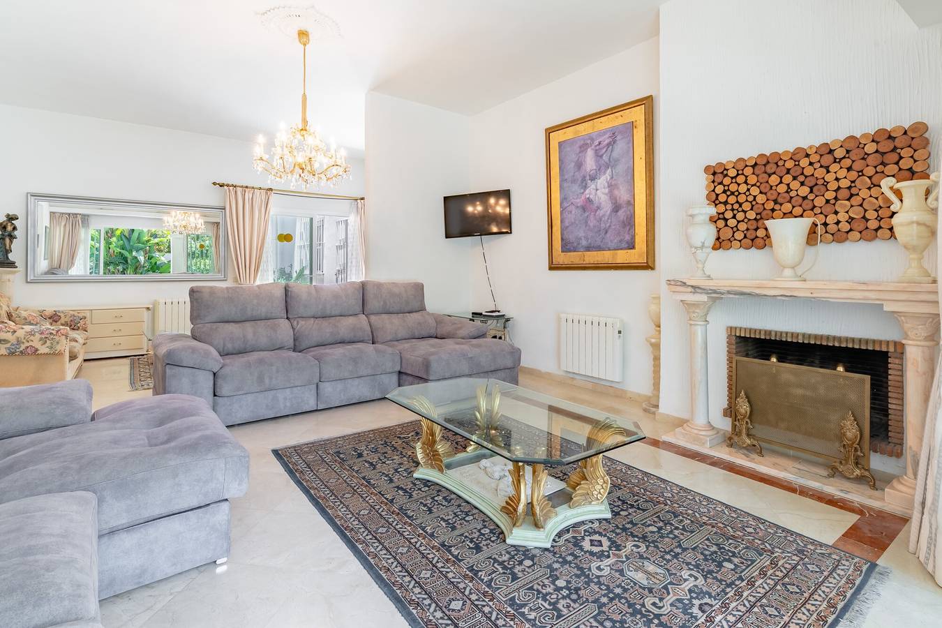 Preciosa Villa 'La Caracola' con piscina, jacuzzi y jardín in Playa de Cortijo Blanco, Marbella