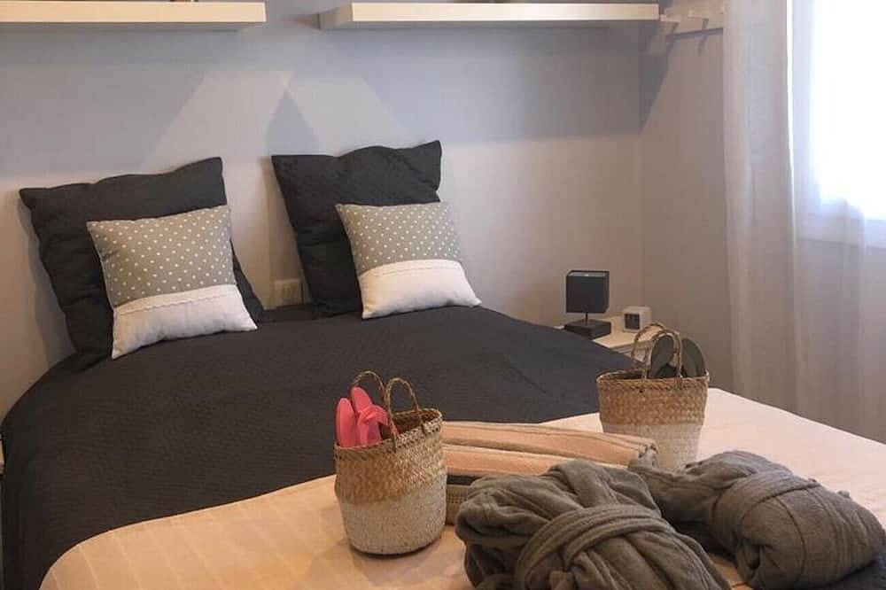 La chambre des Contes - N°3/3- Spa Privatif en option en Juillet, inclus en Aout in Boucau, Region de Bayona