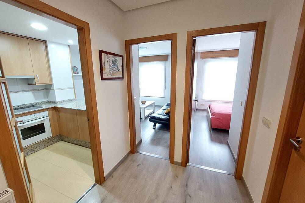 Appartamento intero, Apartment with garage next to the train and bus station. in Santiago di Compostela, Provincia della Coruña