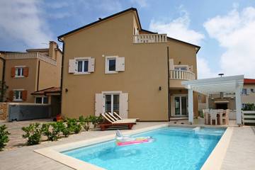 Villa für 16 Personen, mit Sauna und Meerblick in Premantura