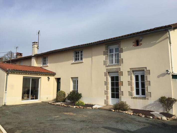 Location de vacances pour 10 personnes, avec vue ainsi que jardin et piscine dans Combrand - 3