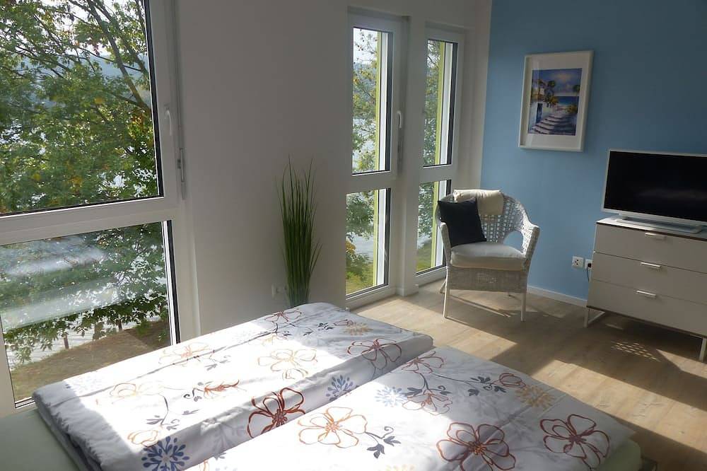 Vacation home on the Hohenfelden reservoir with its own jetty and rowing boat & electric motor in Hohenfelden, Weimarer Land