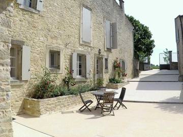 Gîte pour 4 personnes, avec terrasse et piscine à Laure-Minervois