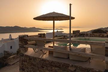 Villa pour 4 personnes, avec vue ainsi que piscine et balcon dans Antiparos