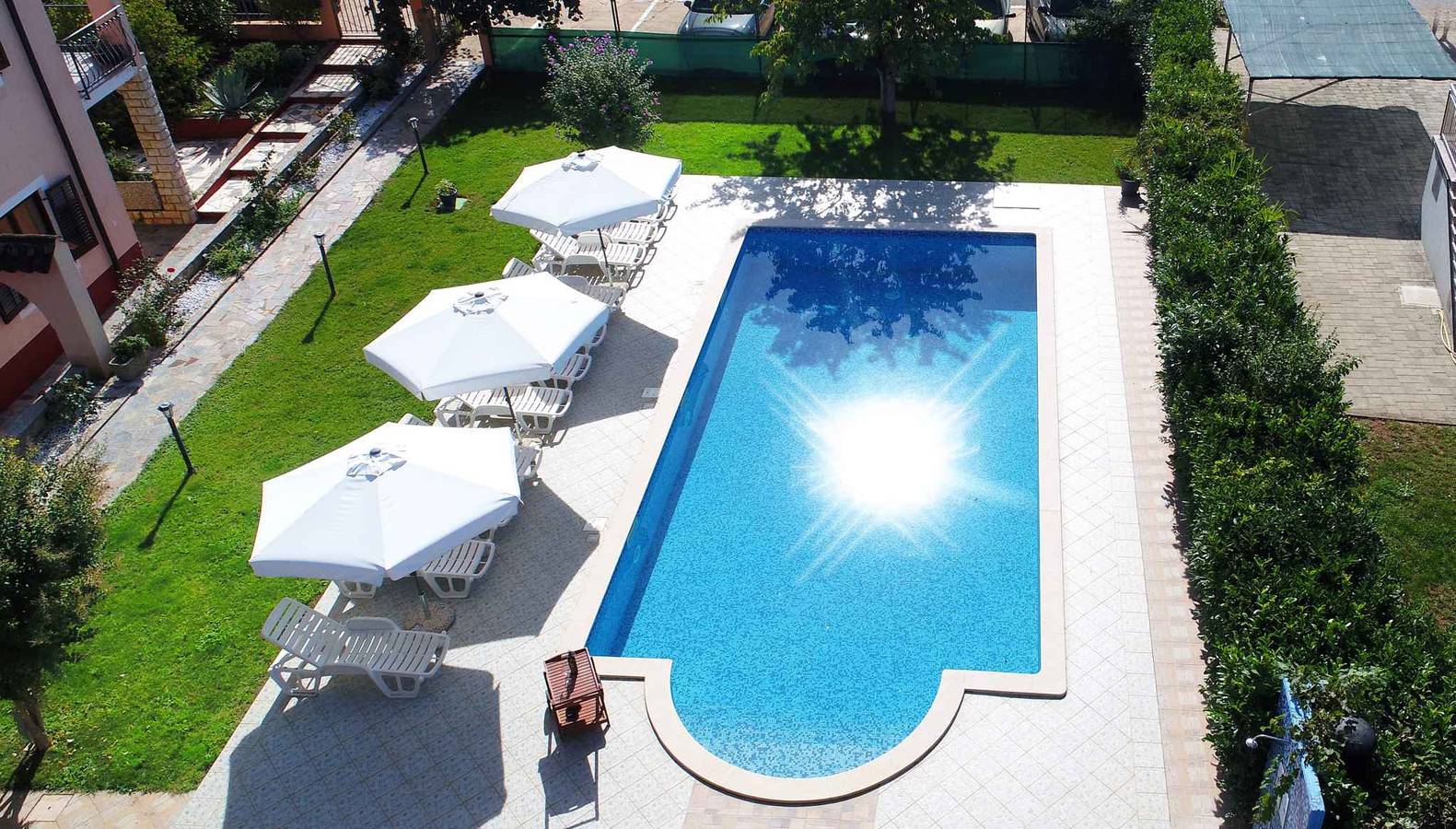 Geheel vakantieappartement, Vakantieappartement met buitenzwembad  in Novigrad, Mareda