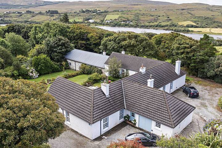 Holiday rental for 8 people, with garden in Connemara