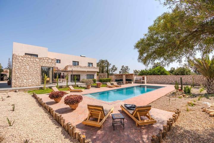 Villa pour 16 personnes, avec piscine et jardin