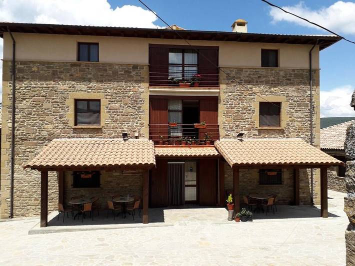 Hôtel pour 2 personnes, avec Terrasse ainsi que Piscine et Vue dans Sanguesa