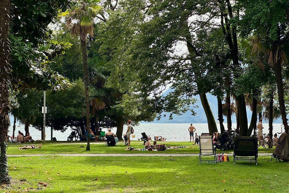 Appartement entier, Calme, proche de la Plage et Spacieux avec Parking Privé. Animaux Acceptés. in Riva del Garda, Montagnes autour du lac de Garde