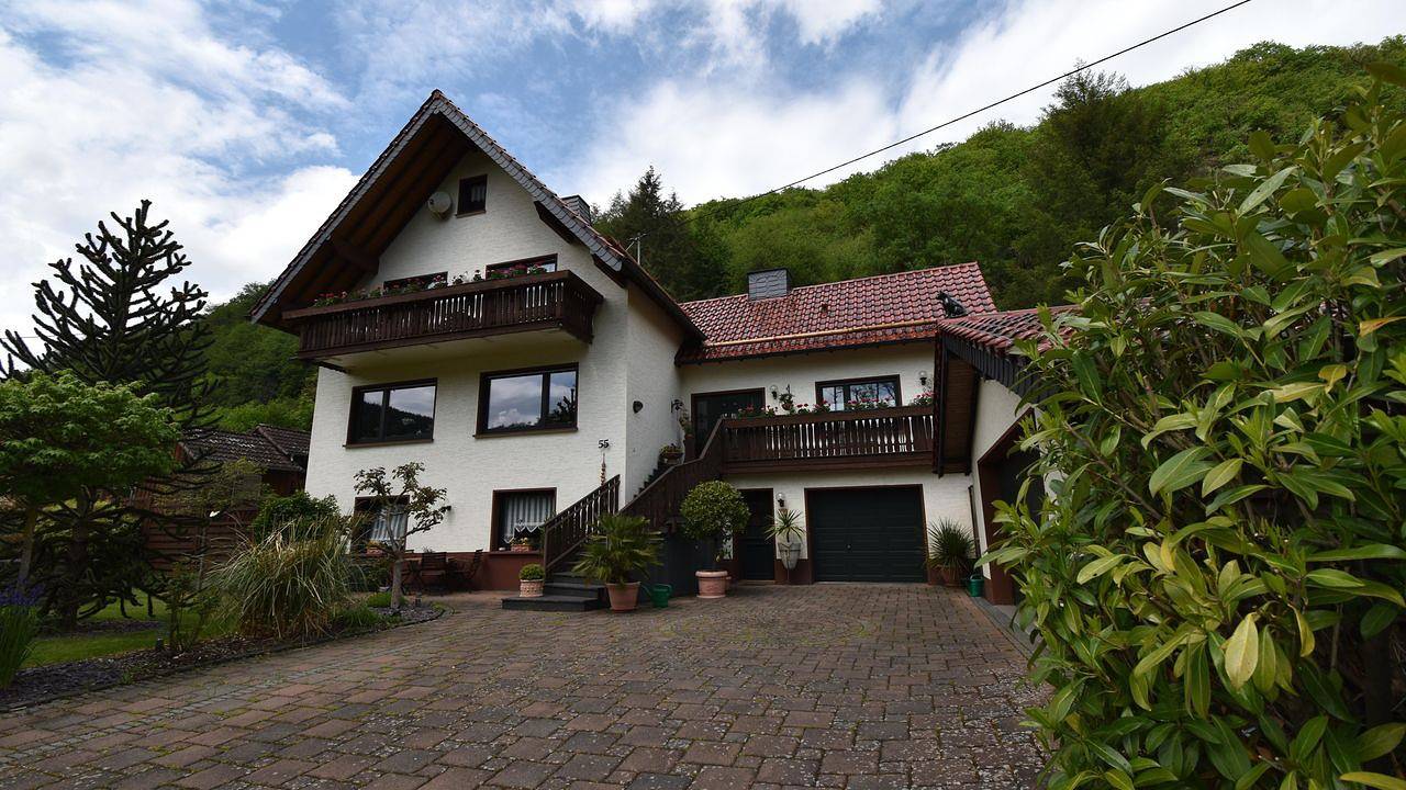 Geheel vakantieappartement, Vakantieappartement voor 4 personen met terras in Ahrbrück, Ahrtal
