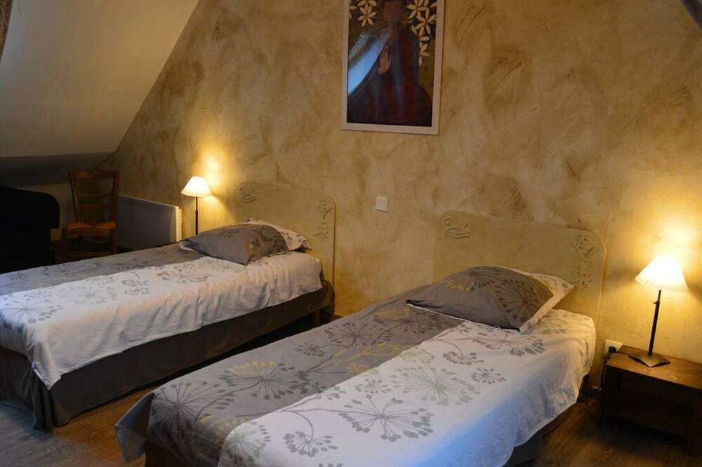 Maison en pierre 6 pers, animaux admis, Wifi, terrasse privée in Les Moitiers-d'Allonne, Côte de la Déroute