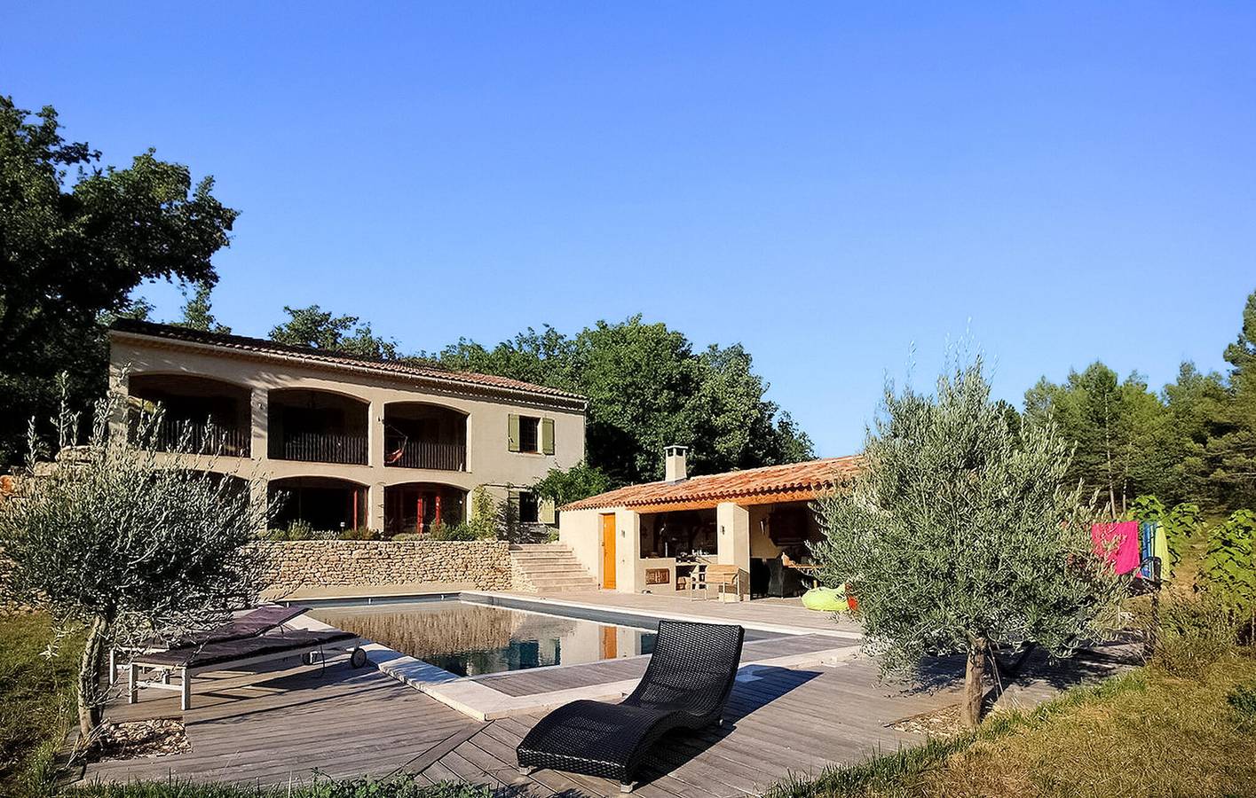 Spacieux appartement de 220 m2 avec piscine, parking et WiFi - Caseneuve 1.5km in Caseneuve, Parc naturel régional du Luberon
