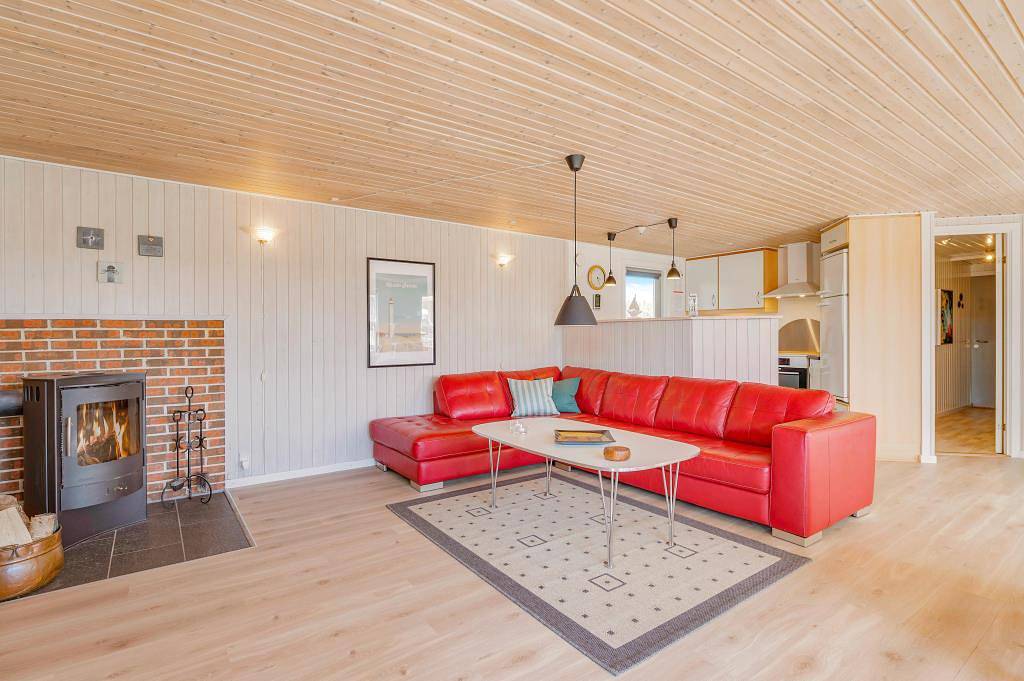 Helles und schönes Ferienhaus mit Holzofen in Nørre Lyngvig, Hvide Sande
