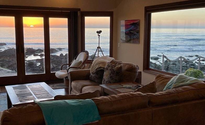 Vacation rental for 4 people, with terrace and yard in Cambria