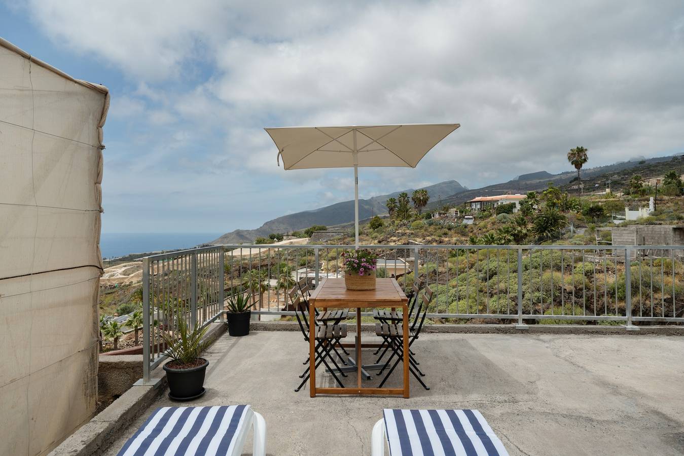 Ferienhaus 'El Barril' mit Meerblick, privater Terrasse und Wlan in Guía de Isora, Teneriffa Süd