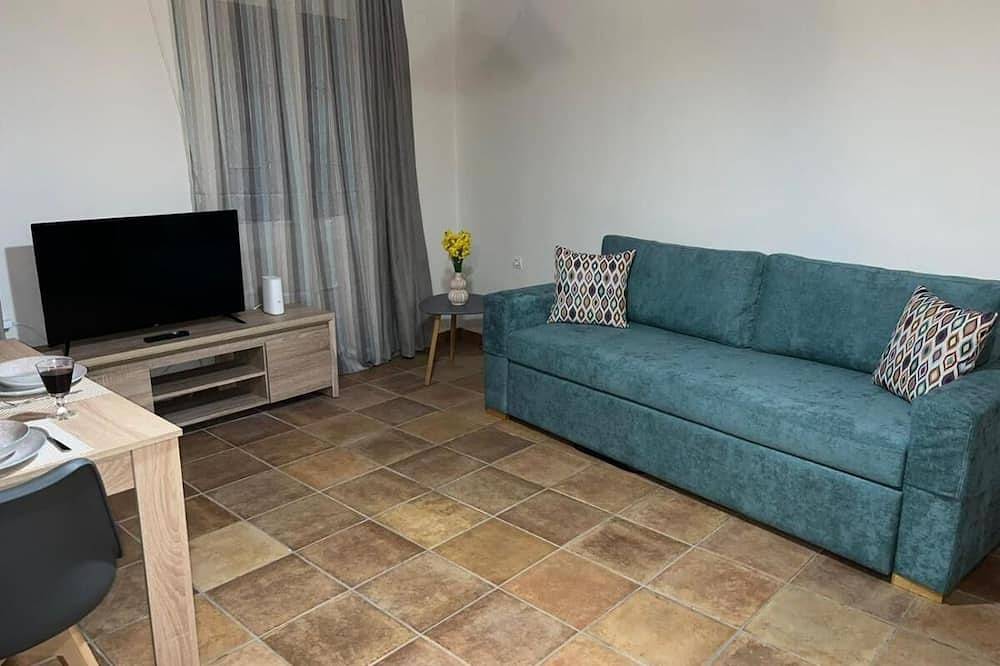 Ganze Wohnung, Dieses moderne und stilvolle Apartment befindet sich im Zentrum von Raches. in Ikaria